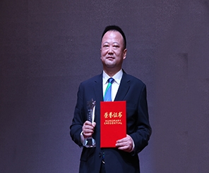田牧集團(tuán)總裁劉瑞榮獲“2015年呼和浩特市年度經(jīng)濟(jì)人物”稱號！