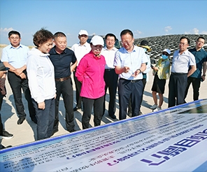 內(nèi)蒙古自治區(qū)黨委常委、市委書記王莉霞考察調(diào)研田牧集團盛鴻牧場